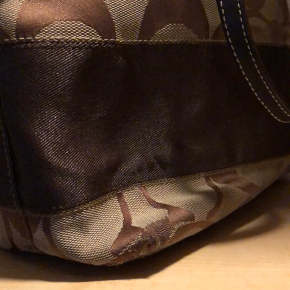 Signature Brown Stripe Tote - Picture 2 of 3